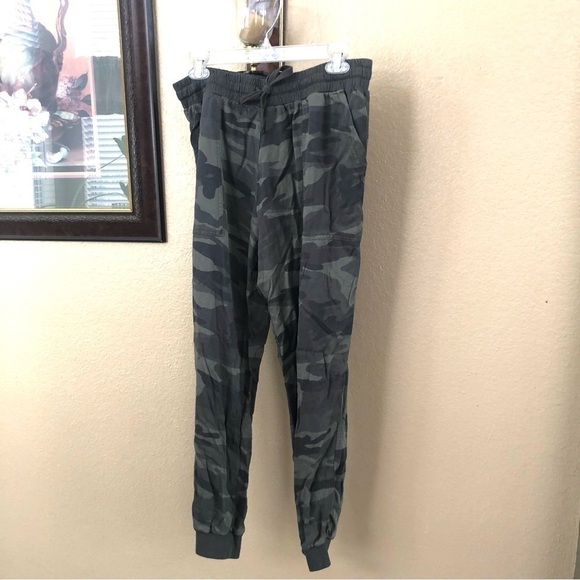 Splendid Camouflage Pants Size Medium - Picture 3 of 5